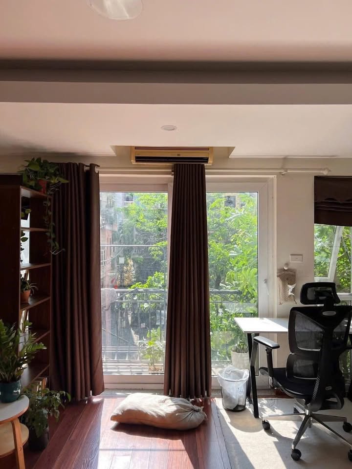 Phòng cho thuê đường Cộng Hòa, Tân Bình - Có ban công sân thượng, giá thỏa thuận