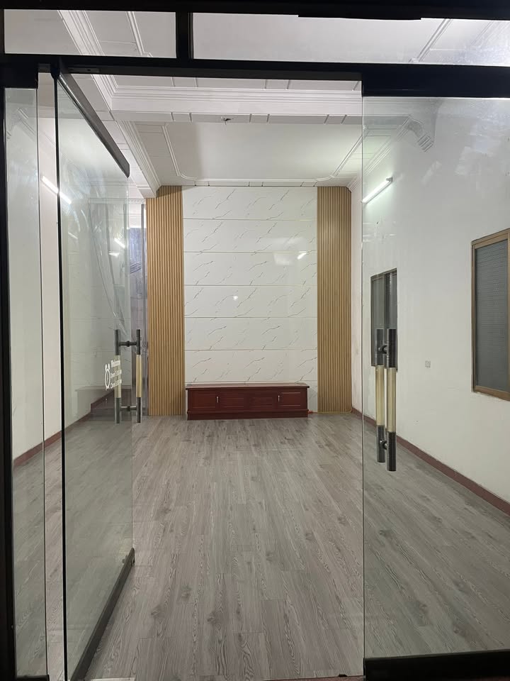 Nhà cho thuê 3 tầng đường Võ Nguyên Hiến, TP Vinh 255m² giá 10 triệu - Tiện nghi đầy đủ!