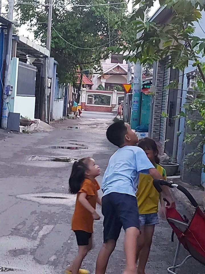 Nhà bán Hóc Môn 75m² giá 3.6 tỷ - Có gác lửng, đường nhựa 6m