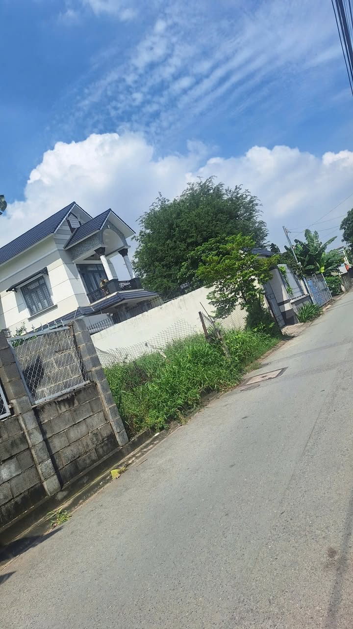 Đất nền Tân Đông Hiệp Dĩ An 150m² giá chỉ 4.25 tỷ - Sổ hồng chính chủ!