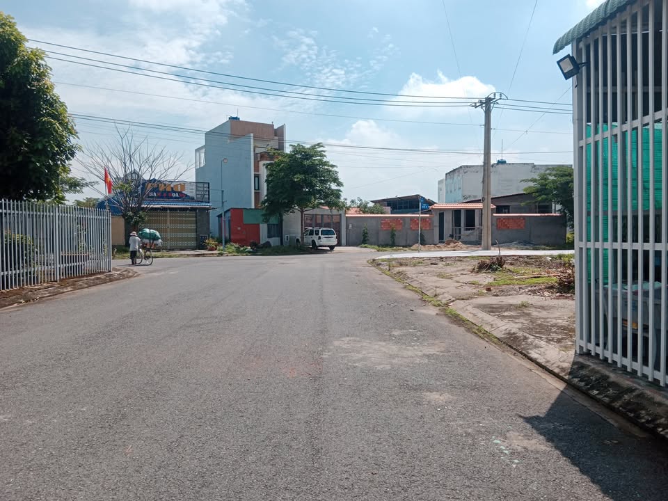 Đất nền KDC Hưng Gia Bến Lức 100m² giá 3.3 tỷ - Sổ hồng riêng, thổ cư 100%!