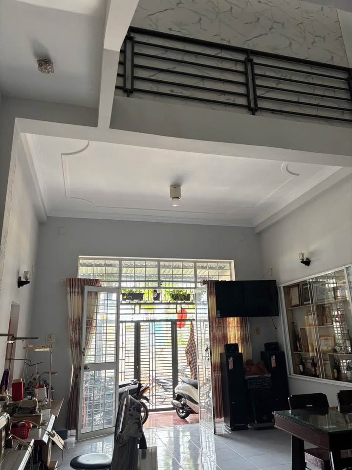 Nhà 1 Trệt 1 Lầu Đúc Hiện Đại 90m² giá 2.45 Tỷ - Gần Biển Phan Thiết!