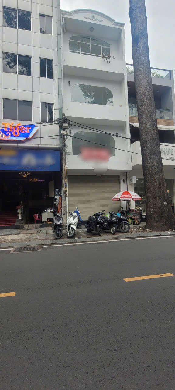 Nhà mặt tiền Trần Quang Khải, Quận 1 - Diện tích 145m², giá 100 triệu/tháng!