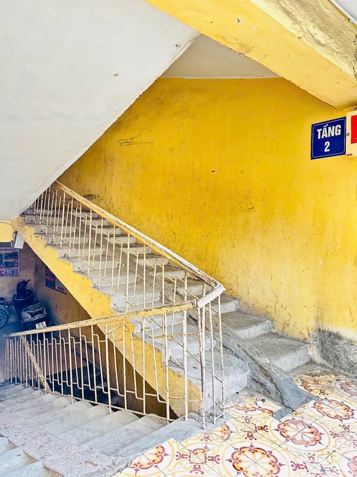 Căn hộ tập thể tầng 2 khu E Quỳnh Mai 70m² - Nguyên bản về ở ngay!