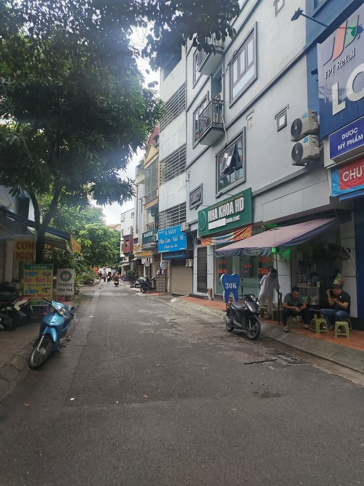 Nhà 3 tầng Ngô Thì Nhậm 56m² giá 10 tỷ - Sổ đỏ nở hậu, ô tô đỗ cổng!