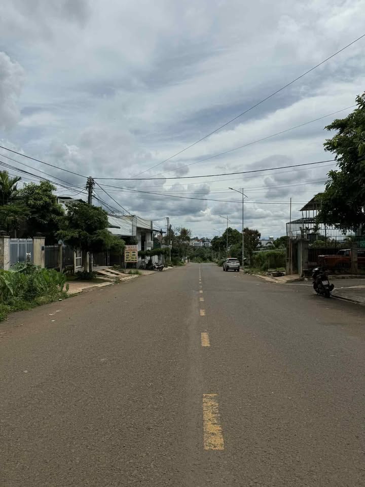 Đất nền mặt tiền Nguyễn Tất Thành, Buôn Hồ 300m² giá 690 triệu - Sổ đỏ chính chủ!