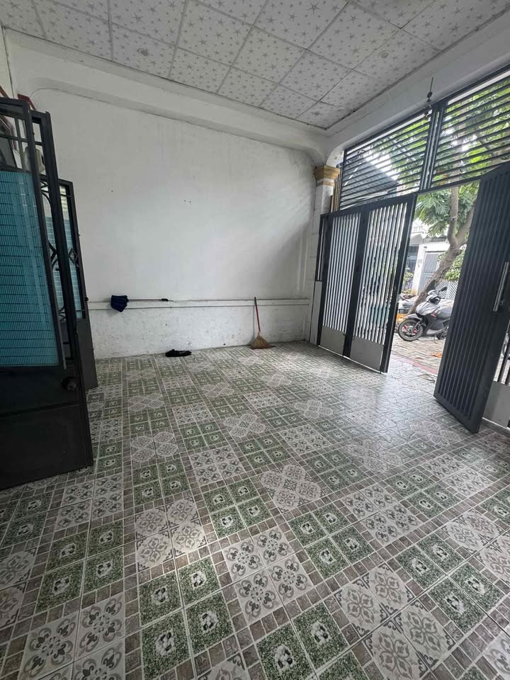 Nhà gác lửng cho thuê mặt tiền Hòa Nam, Cẩm Lệ, 130m² giá 6 triệu/tháng - Tiện nghi đầy đủ!