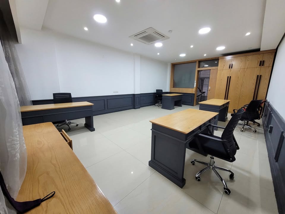 Văn phòng cho thuê tại Liễu Giai, Ba Đình 35m² giá chỉ từ 5.8 triệu - View thoáng mát!