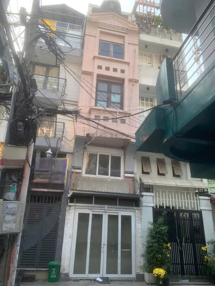 Nhà cho thuê 9PN Quận 1, 38m² chỉ 25 triệu - Đầy đủ tiện nghi, sẵn sàng vào ở!