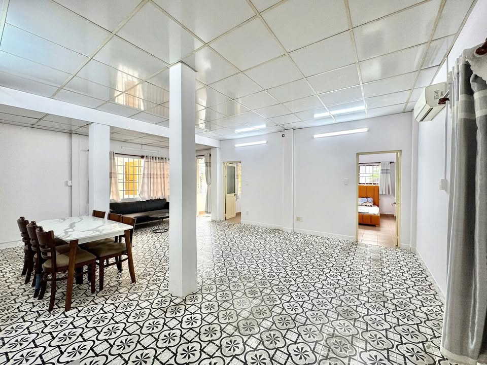 Căn hộ cho thuê Quận 1 80m² giá 12 triệu - Chính chủ, trung tâm thành phố