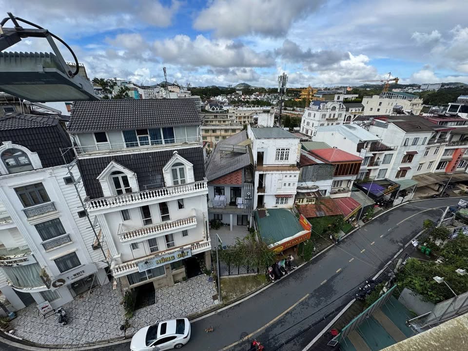 Khách sạn mặt tiền Lý Tự Trọng Đà Lạt 137m² giá 32 tỷ - Đầu tư sinh lời hấp dẫn!