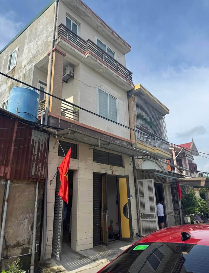 Nhà 3 tầng mặt đường Trịnh Khắc Lập, Phường Trần Phú, 43m² giá 2 tỷ - Vị trí đắc địa, tiện ích đầy đủ!