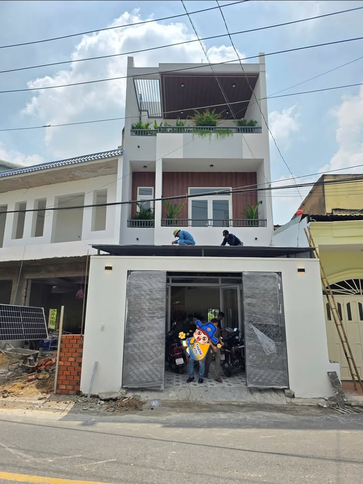 Nhà Mặt Tiền Kinh Doanh Dĩ An 88m² giá 6.5 tỷ - Vị trí đắc địa gần chợ Xóm Nghèo!