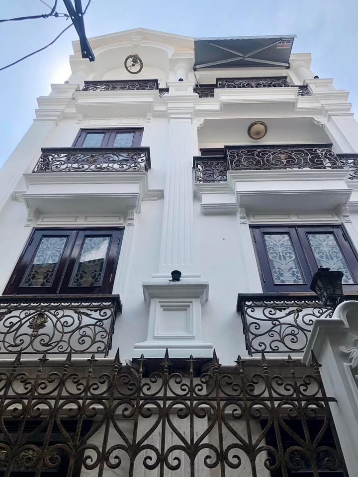 Biệt thự cổ điển mini Lê Quang Định P11 Bình Thạnh 90m² giá 8 tỷ - Không thể bỏ lỡ!