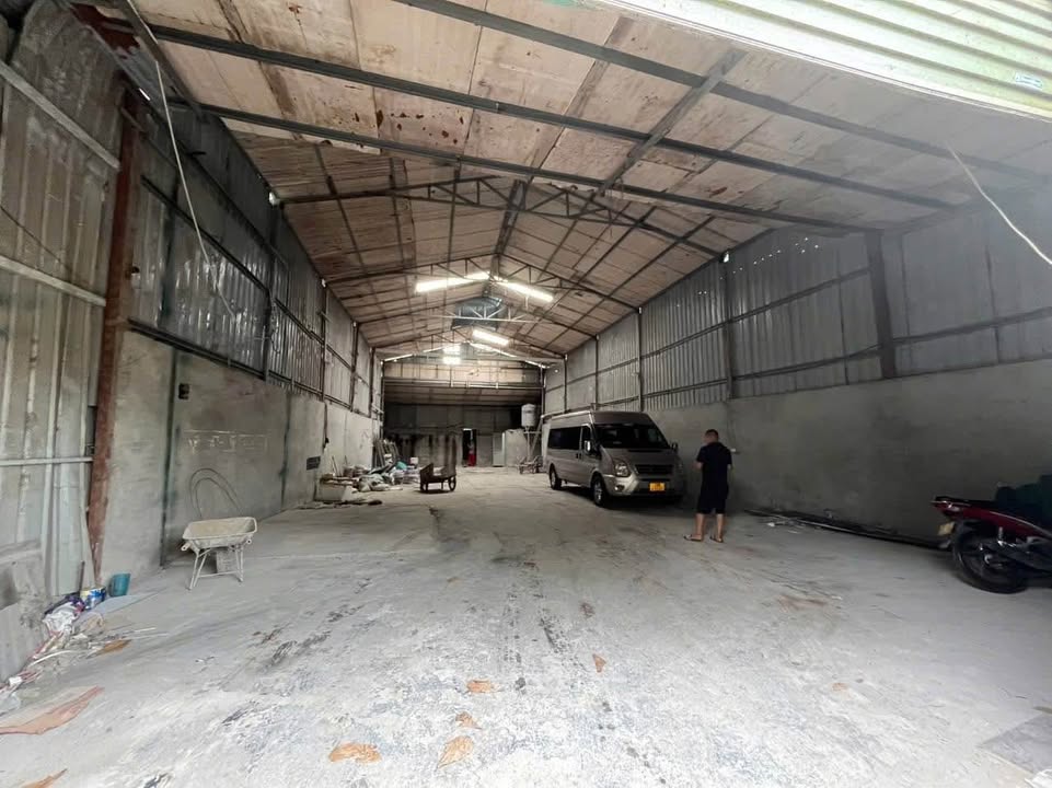 Cho thuê kho xưởng 340m² tại Xuân Phương - Nam Từ Liêm giá 30 triệu/tháng - Đường container vào thoải mái!