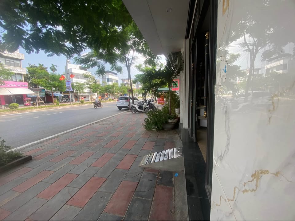 Cho thuê nhà mặt đường Hồ Sen, Lê Chân, Hải Phòng 33m² giá 15 triệu - Mặt tiền rộng cho kinh doanh!