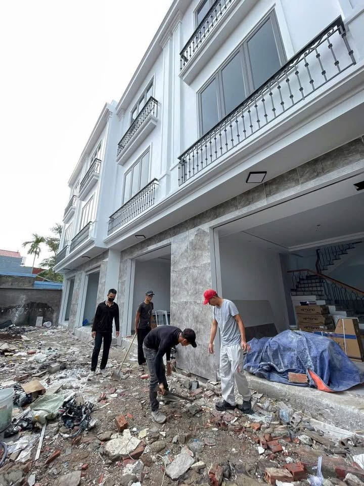 Nhà 3 tầng độc lập 50m² Hồng Thái, An Dương chỉ 2 tỷ - Vị trí đắc địa, ô tô đỗ cửa!