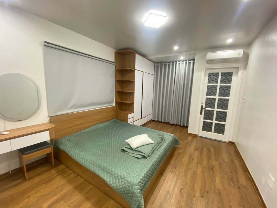 Nhà nguyên căn Văn Cao 55m² giá 12 triệu - Ô tô đỗ cửa thoải mái!