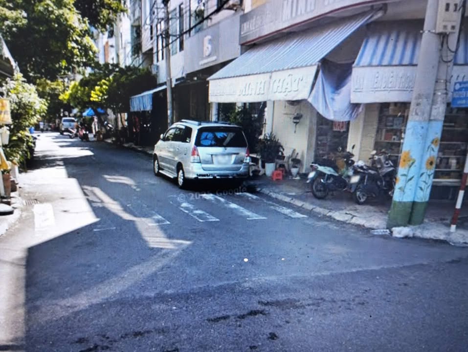 Nhà biệt thự 3 tầng mặt tiền Nguyễn Văn Bé, Trần Hưng Đạo 134m² giá 10 tỷ - Cơ hội đầu tư sinh lời!