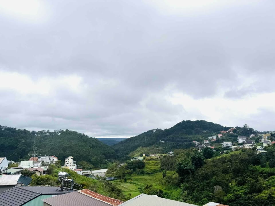 Đất xây dựng Hoàng Hoa Thám, Đà Lạt 300m² giá 9 tỷ - View đẹp, đường ô tô vào tận nơi!