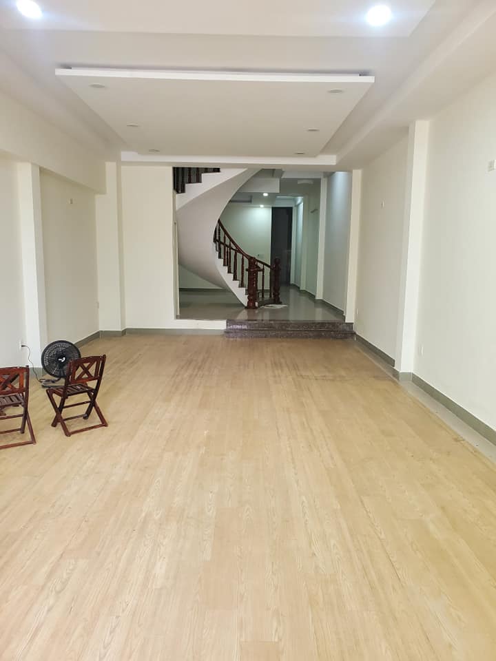 Nhà cho thuê 3 tầng đường 30/4, Hòa Cường 160m² giá 35 triệu/tháng - Thích hợp làm spa, dạy học!