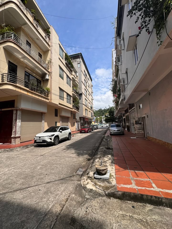 Nhà phố Cột 3 Hải Vân, Hạ Long 36m² giá 5 tỷ - Kinh doanh tốt, chỉ cần sơn lại!