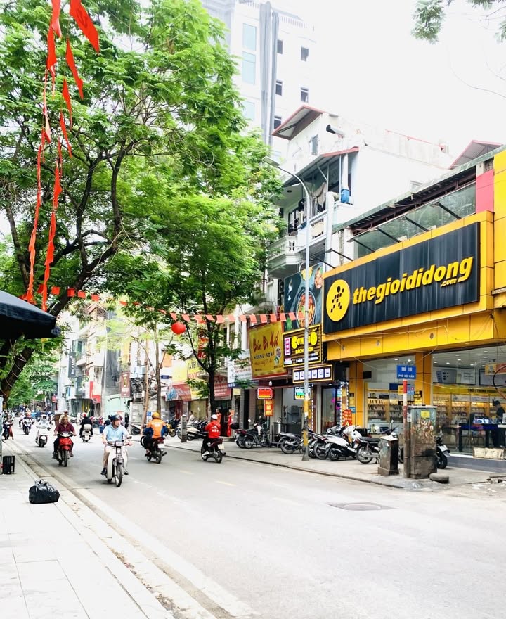 Nhà mặt phố Đội Cấn, Ba Đình 52m² giá 35 triệu - Kinh doanh sạch sẽ!