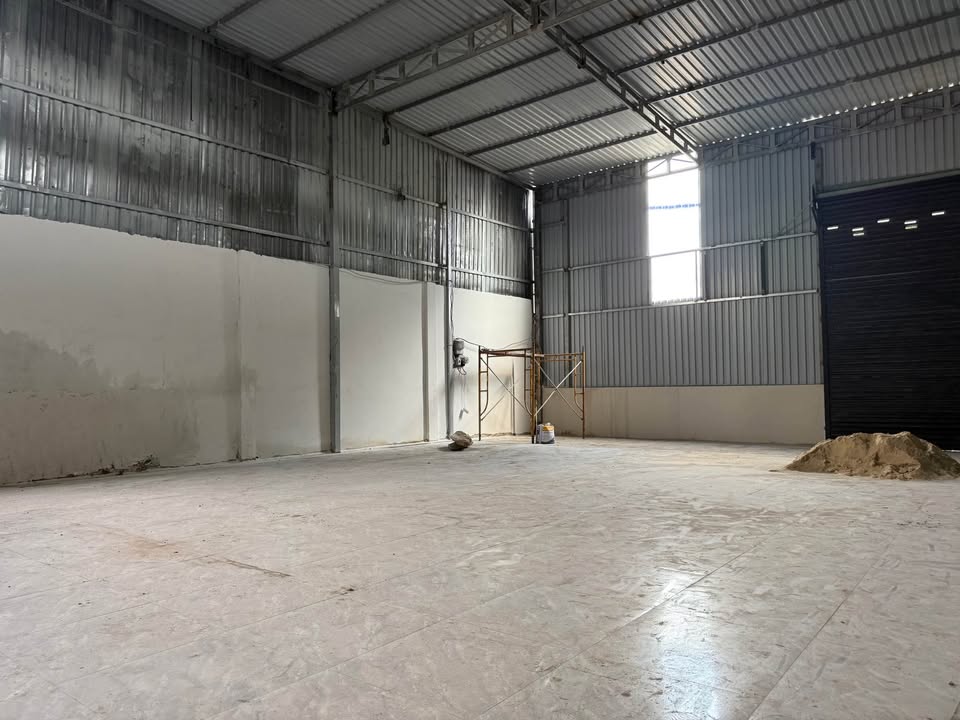 Kho cho thuê mặt tiền Hiệp Thành Q12 200m² giá 12 triệu - Diện tích rộng rãi, tiện lợi!