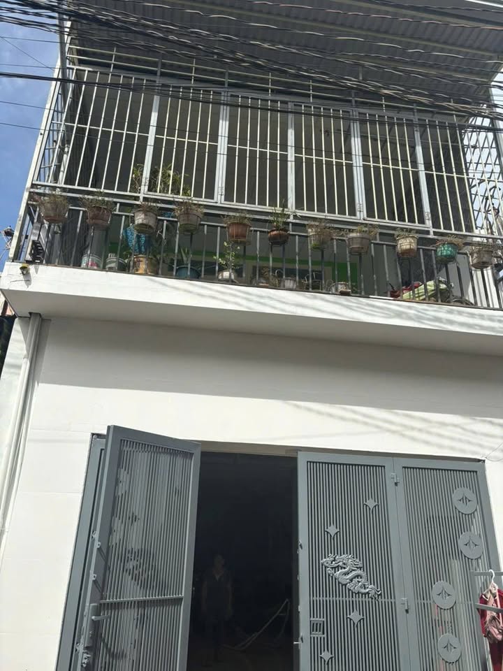 Nhà nông nghiệp Hẻm A4, Cư Êbur 100m² giá 1.93 tỷ - Chỉ cần xách vali vào ở ngay!