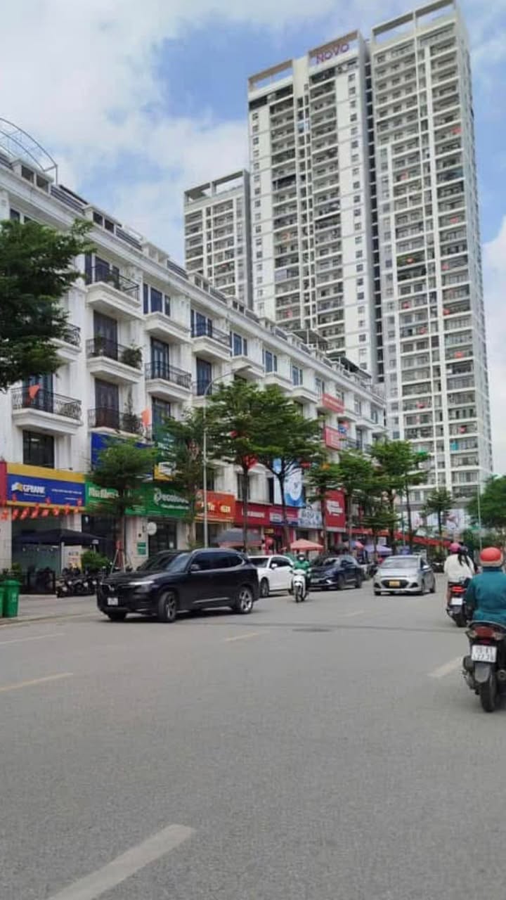 Nhà riêng Xuân La 56m² giá 13.5 tỷ - Ô tô đỗ trước cửa, sổ đỏ chính chủ!