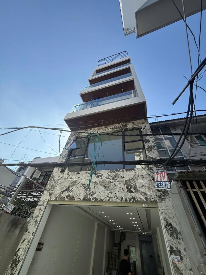 Nhà đẹp 7 tầng Thạch Bàn 52m² giá 12.8 tỷ - Ô tô vào tận nơi!