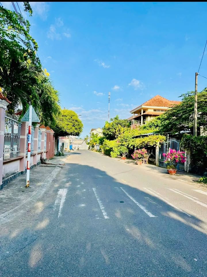 Nhà mặt tiền đường Châu Văn Tiếp, Trà Vinh 122.85m² giá 2.6 tỷ - Khu dân cư an ninh!