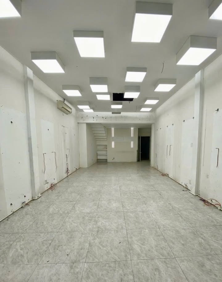 Nhà mặt tiền đường Phan Bội Châu Quy Nhơn 100m² giá 15 triệu - Khu sầm uất, tiện kinh doanh!