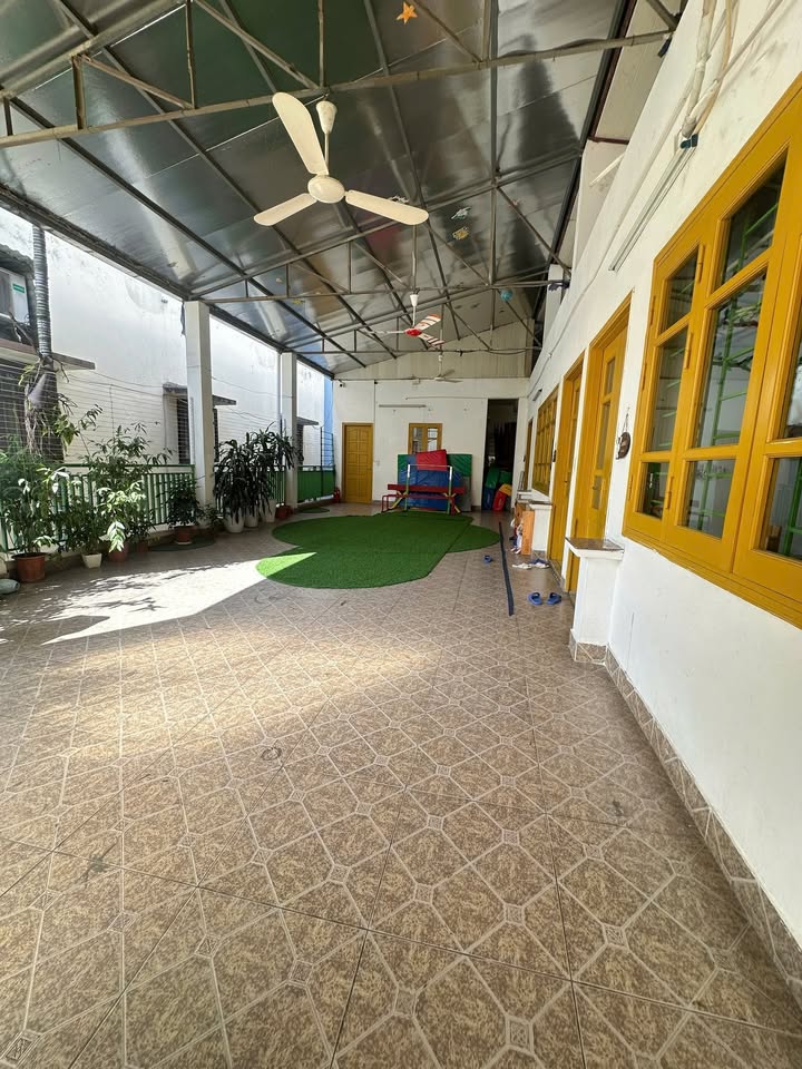 Nhà nguyên căn 2 tầng Thạch Bàn Long Biên 226m² chỉ 20 triệu - Phù hợp trường mầm non!