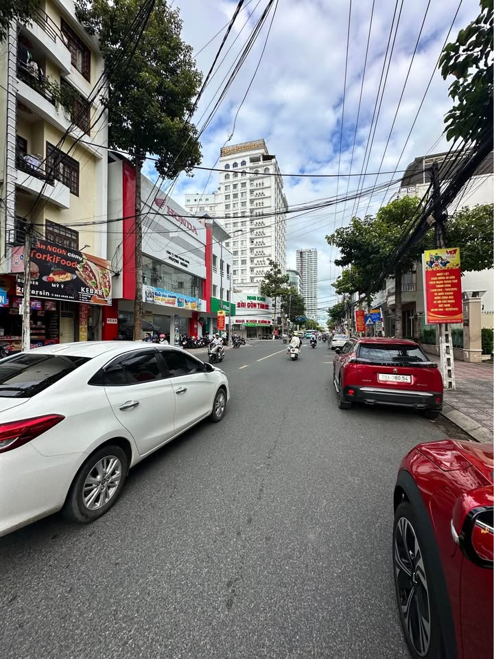 Nhà mặt tiền đường Yersin Nha Trang 80m² giá 20 tỷ - Vị trí kinh doanh sầm uất!