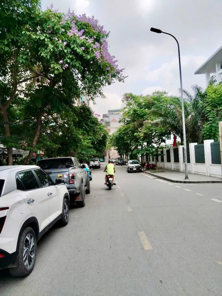 Nhà 6 tầng đường Trần Quang Diệu, Đống Đa, 90m² giá 40 tỷ - Đẳng cấp sang trọng!