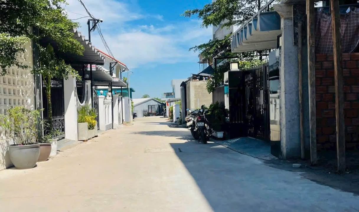 Đất nền khu dân cư cao tầng tại Kiệt 82 Quảng Tế 100m² - Giá chỉ 1.8 tỷ!