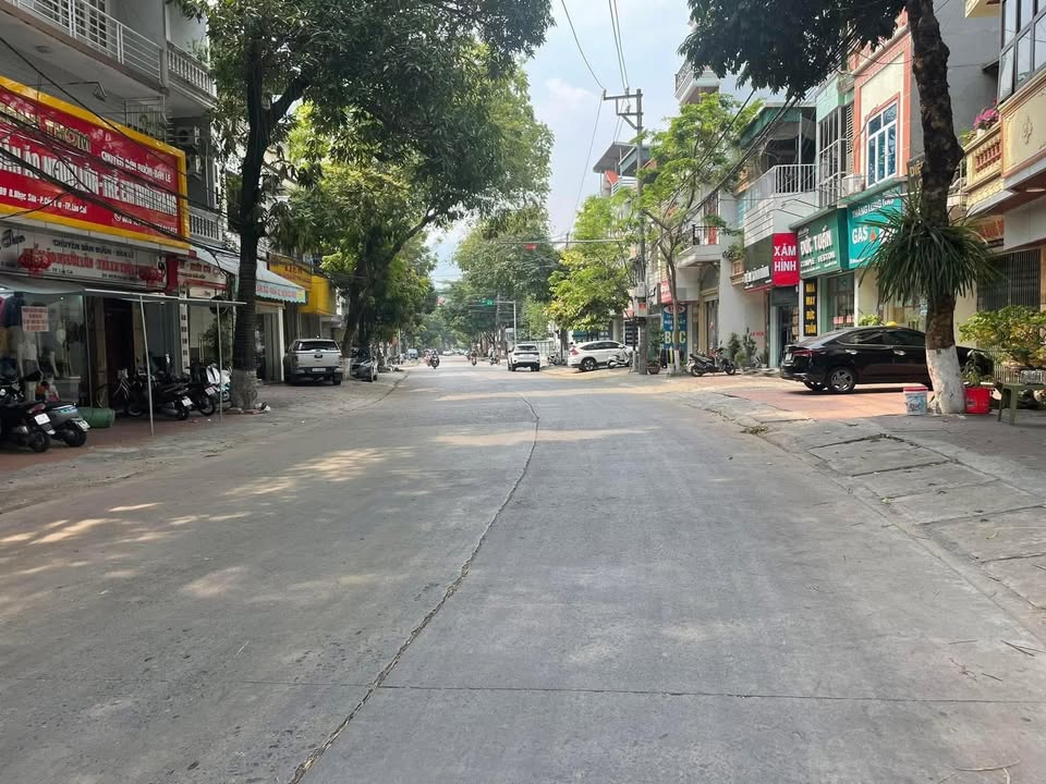 Nhà Nhạc Sơn, Lào Cai 135m² giá 4.99 tỷ - Kinh doanh hiệu quả ngay!