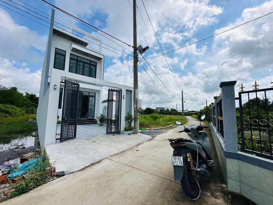 Nhà Phố Sân Vườn Mỹ Lộc 165m² giá 2.75 tỷ - Đầu tư sinh lời ngay!