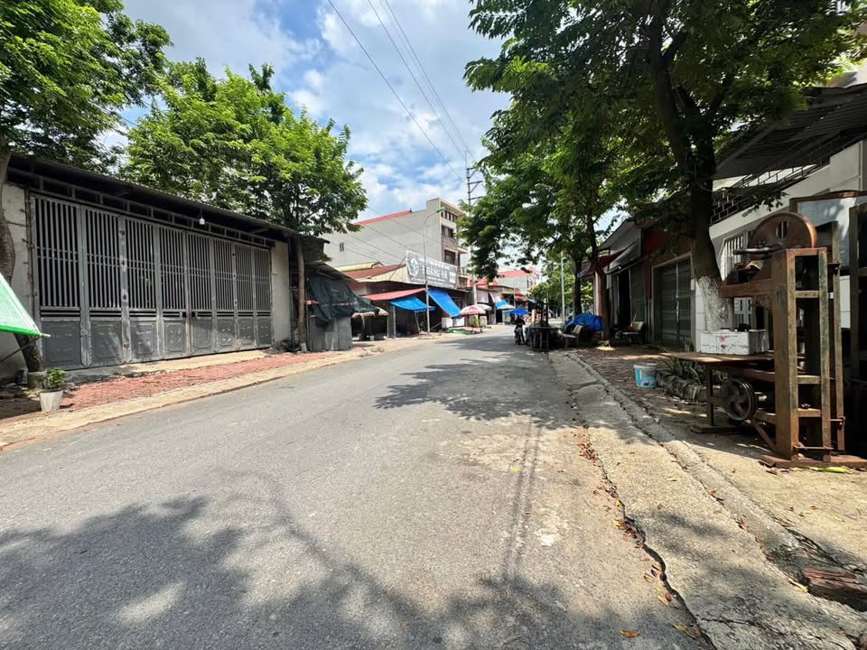 Nhà phố Tân Thành Đồng Kỵ 50m² giá 1 tỷ - Sẵn sổ đỏ, vị trí kinh doanh sầm uất!