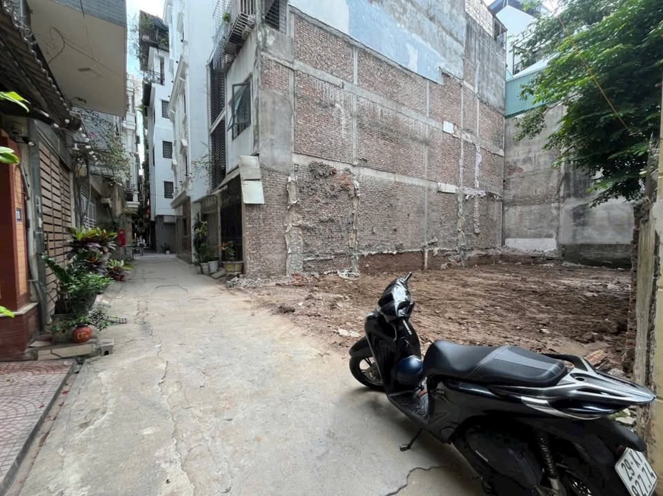 Đất chính chủ 51.5m² Ngọc Thụy Long Biên giá 11.8 tỷ - Sổ đỏ pháp lý rõ ràng!