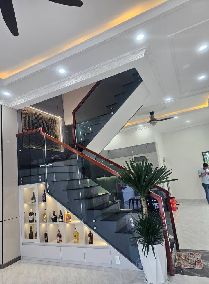 Nhà mặt tiền kinh doanh Dĩ An 88m² giá 6.5 tỷ - Thiết kế hiện đại, sẵn sàng hoạt động!