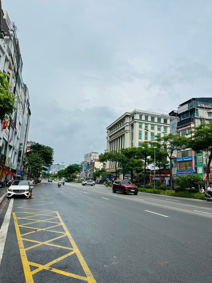 Chính chủ bán Tòa CHDV 43m² Đống Đa giá 15.5 tỷ - Vị trí đắc địa gần phố Xã Đàn!