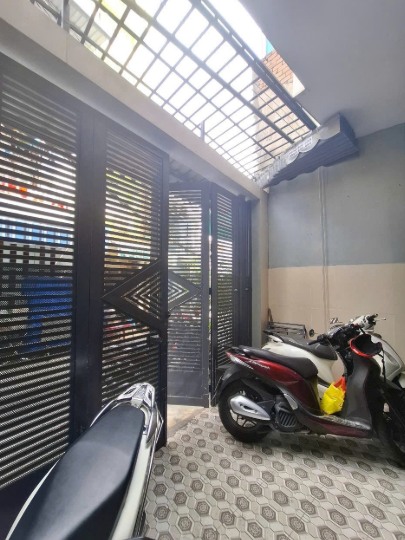 Căn hộ dịch vụ hẻm 5m đường Cách Mạng Tháng Tám, quận 3, diện tích 85m² giá chỉ 15 tỷ - Cơ hội đầu tư tuyệt vời!