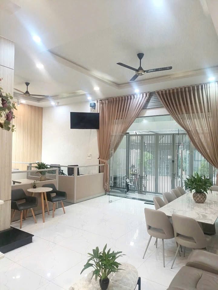 Nhà phố kinh doanh hẻm Nguyễn Gia Trí, Bình Thạnh 74m² giá 18.6 tỷ - Dòng tiền ổn định