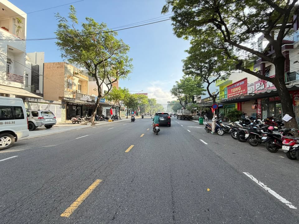 Đất mặt phố kinh doanh Trần Nhân Tông 100m² giá 12 tỷ - Vị trí đẹp, sầm uất!