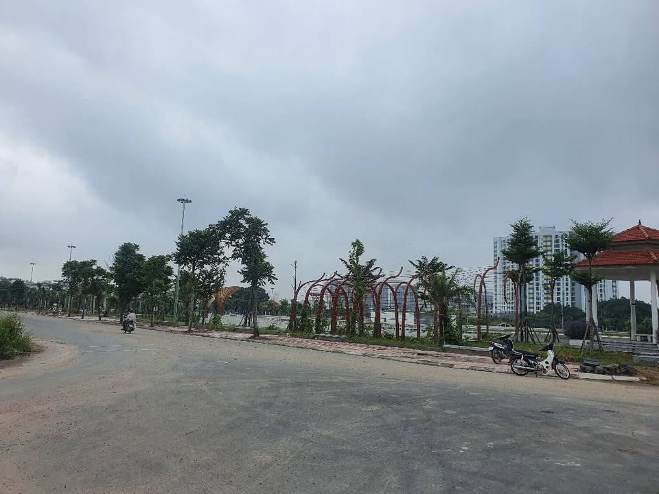 Nhà phân lô TDC Ngọc Thụy 56m² giá 17.9 tỷ - Ô tô đỗ cửa, gần công viên!