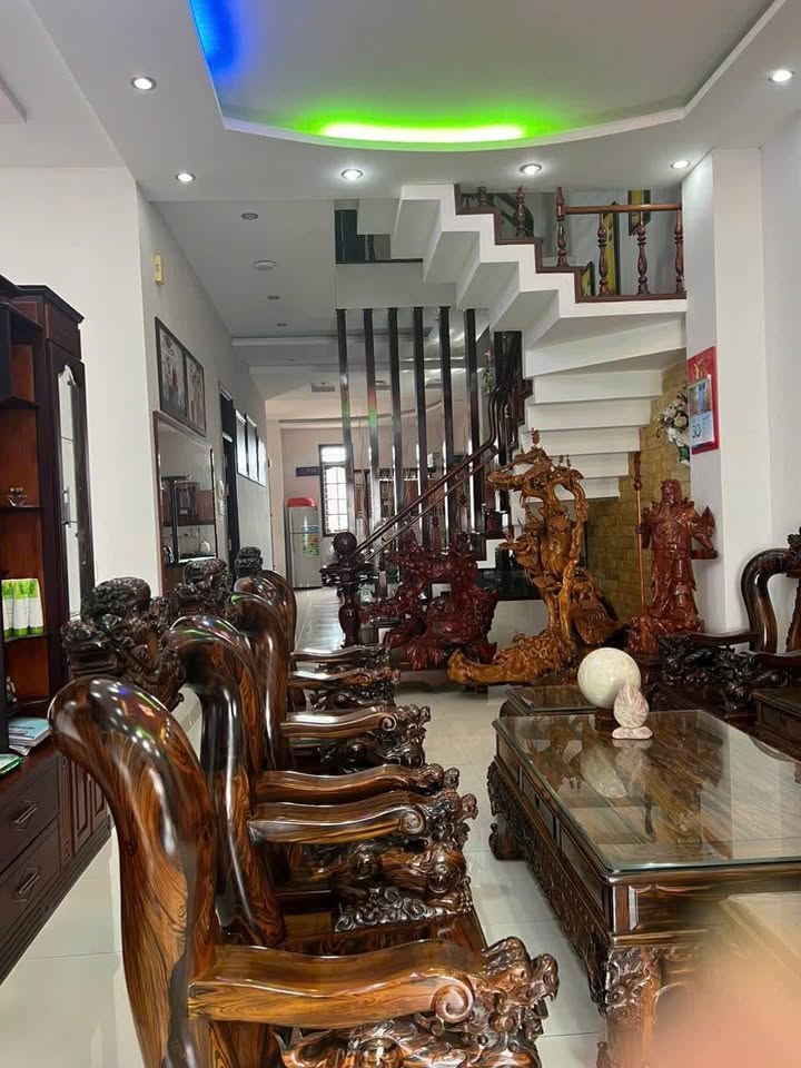 Nhà mặt tiền Mạc Đĩnh Chi Buôn Ma Thuột 289.5m² giá 13.1 tỷ - Kinh doanh đỉnh cao, nội thất cao cấp!