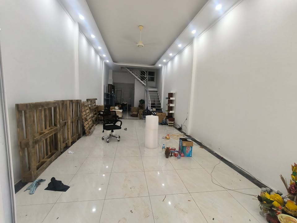 Nhà kinh doanh cho thuê La Khê 50m² giá 10 triệu - Vị trí đắc địa cho thương mại!