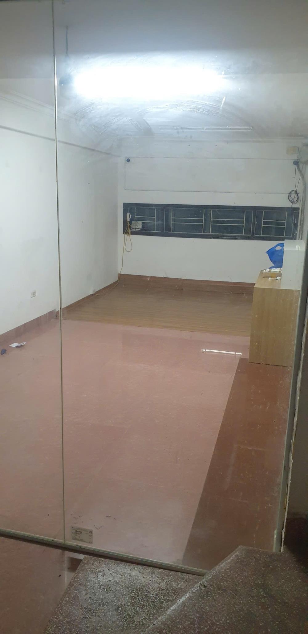 Cho thuê văn phòng tại số 26, phố Văn Phúc, 105m² giá 9,5 triệu - Vị trí đắc địa, giao thông thuận lợi!
